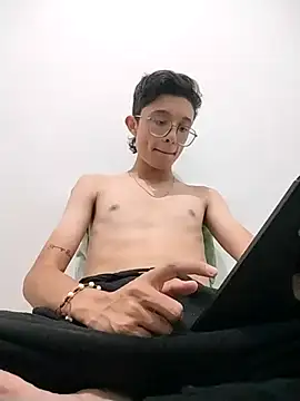 SantiagoRusso18 online show from January 2026 10:37:02 PM