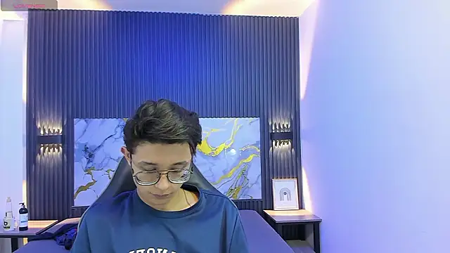 SantiagoRusso18 online show from February 2026 08:07:02 PM