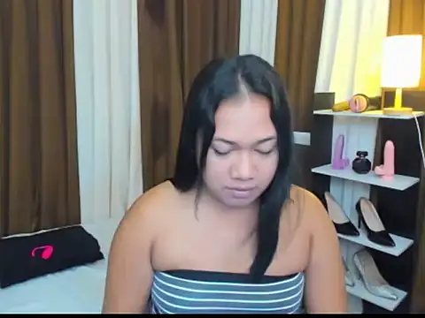 Snapshot of TsUncutKaren chatting on October 2025 05:37:01 AM TsUncutKaren online show from October 2025 05:37:01 AM