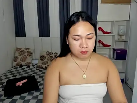 Snapshot of TsUncutKaren chatting on January 2026 05:00:01 AM TsUncutKaren online show from January 2026 05:00:01 AM