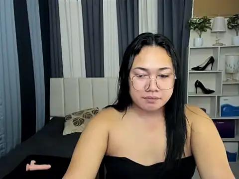 Snapshot of TsUncutKaren chatting on February 2026 06:09:02 AM TsUncutKaren online show from February 2026 06:09:02 AM