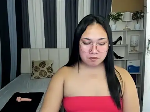 Snapshot of TsUncutKaren chatting on February 2026 05:22:02 PM TsUncutKaren online show from February 2026 05:22:02 PM