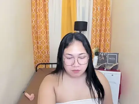 TsUncutKaren online show from April 2026 02:28:01 PM