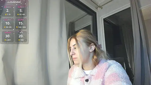 Ella Vee online show from November 2025 03:39:02 AM