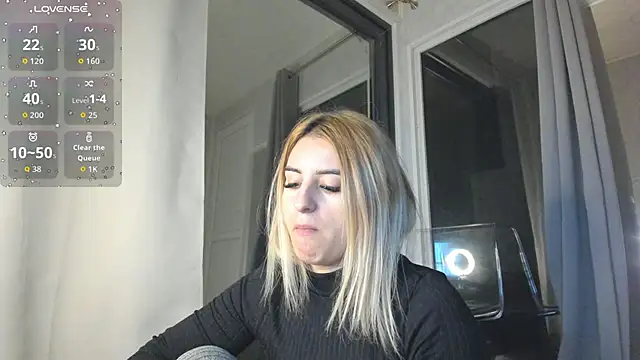 Ella Vee online show from November 2025 04:00:01 AM