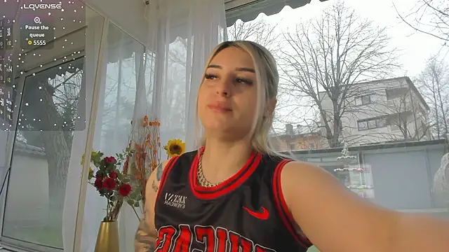 Ella Vee online show from March 2026 05:33:02 AM