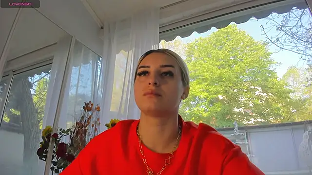 Snapshot of Ella_Vee chatting on April 2026 05:19:01 AM Ella Vee online show from April 2026 05:19:01 AM