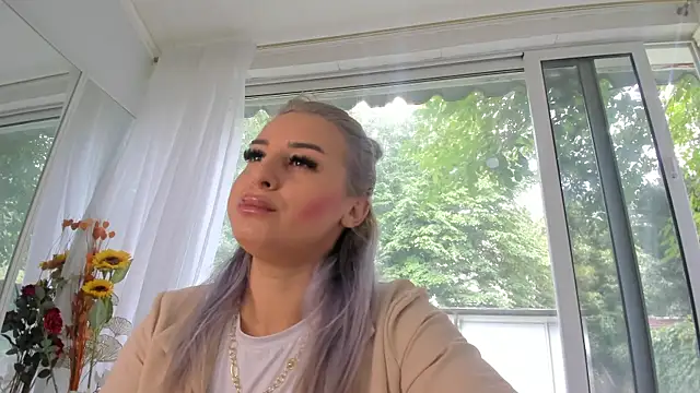 Ella Vee online show from July 2026 05:38:02 AM