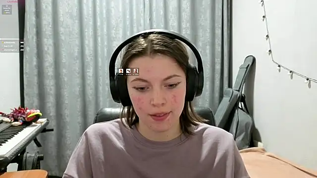 CutieAnny online show from April 2026 01:42:02 AM