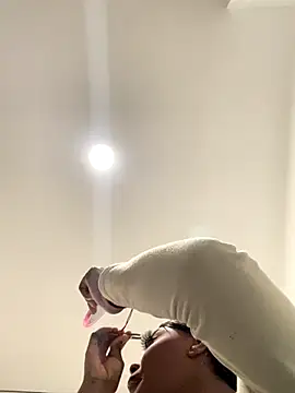 zaracollins01 online show from November 2025 02:05:02 PM