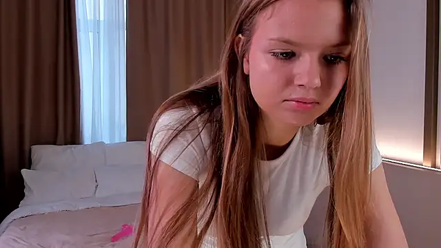 Snapshot of hidden_charm_ chatting on September 2025 12:18:01 PM hidden charm online show from September 2025 12:18:01 PM