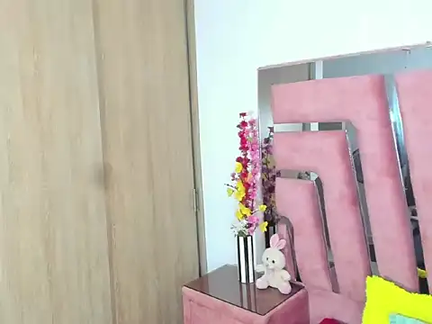 MaraKarly online show from November 2025 07:18:02 PM