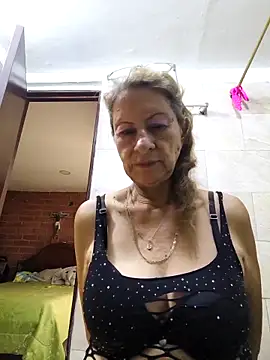 Snapshot of MaryLunne chatting on May 2026 11:59:01 AM MaryLunne online show from May 2026 11:59:01 AM