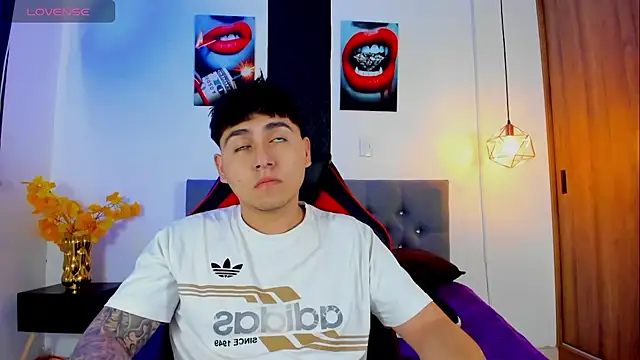 Nicolas James Sc online show from November 2025 01:32:01 PM