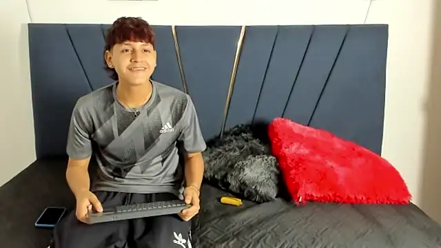 Snapshot of zeusapollofuck chatting on September 2025 09:59:02 PM zeusapollofuck online show from September 2025 09:59:02 PM