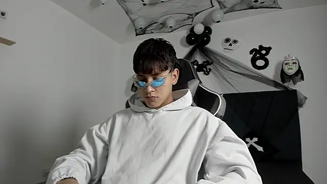 Snapshot of zeusapollofuck chatting on October 2025 10:11:01 PM zeusapollofuck online show from October 2025 10:11:01 PM