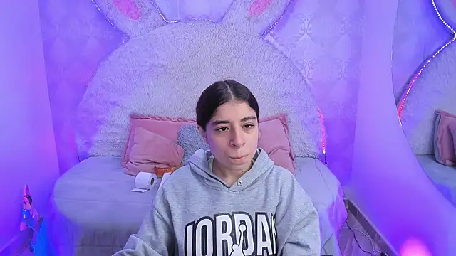 Gaby louse online show from April 2026 08:20:01 PM