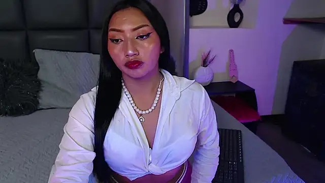 Isabella Diamon online show from September 2025 01:27:02 AM