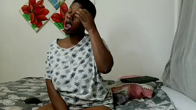 Snapshot of CrunchyxxSexy chatting on September 2025 07:05:01 PM CrunchyxxSexy online show from September 2025 07:05:01 PM