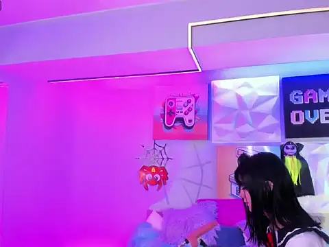 LindaWz  online show from October 2025 04:36:01 AM