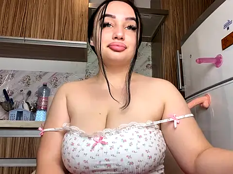 curvybombb online show from October 2025 08:34:02 AM