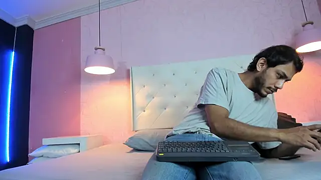 Snapshot of Boss_Domiinator chatting on May 2026 11:37:02 AM Boss Domiinator online show from May 2026 11:37:02 AM