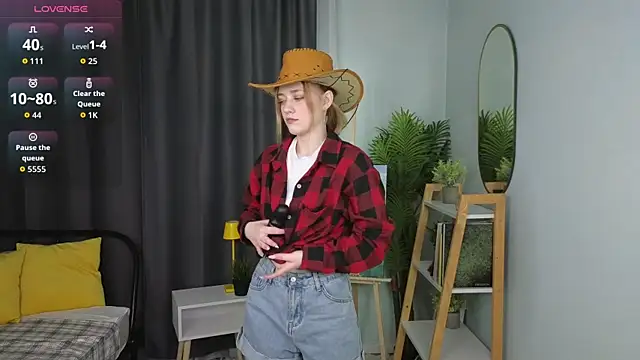 HollieCollelo online show from October 2025 03:10:01 AM