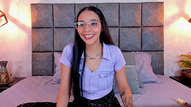 Snapshot of Roseaurora chatting on May 2026 12:01:02 PM Roseaurora online show from May 2026 12:01:02 PM