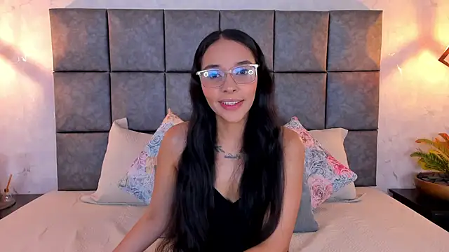 Snapshot of Roseaurora chatting on May 2026 11:03:02 AM Roseaurora online show from May 2026 11:03:02 AM