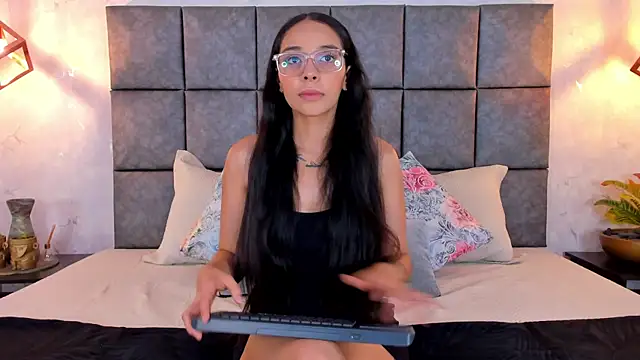 Snapshot of Roseaurora chatting on May 2026 10:33:01 AM Roseaurora online show from May 2026 10:33:01 AM