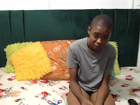 SweetSlenderChoc online show from February 2026 12:38:02 AM