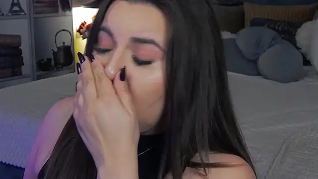 Mia Swano online show from November 2025 11:32:01 PM