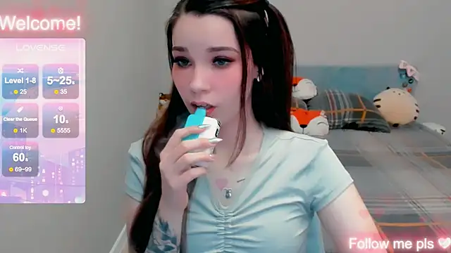 Kitten Alissa online show from December 2025 07:43:01 PM