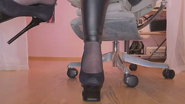 Snapshot of Jolie_Orchid chatting on February 2026 12:23:01 PM Jolie Orchid online show from February 2026 12:23:01 PM