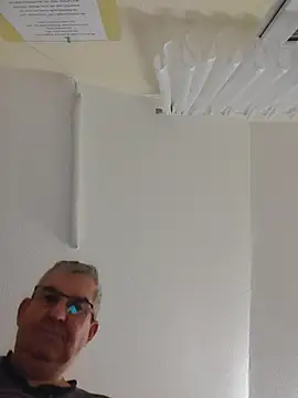 Oldmenhot66 online show from December 2025 05:15:02 AM