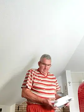 Oldmenhot66 online show from June 2026 04:01:01 AM