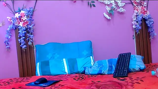Snapshot of skinnysofia18 chatting on September 2025 01:22:02 PM skinnysofia18 online show from September 2025 01:22:02 PM