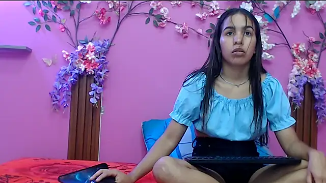 Snapshot of skinnysofia18 chatting on September 2025 01:12:02 PM skinnysofia18 online show from September 2025 01:12:02 PM