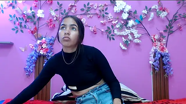 skinnysofia18 online show from November 2025 01:28:01 PM