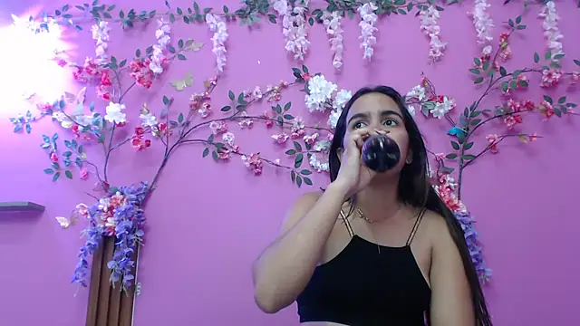 skinnysofia18 online show from February 2026 01:54:02 PM