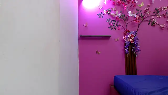 skinnysofia18 online show from February 2026 01:12:02 PM