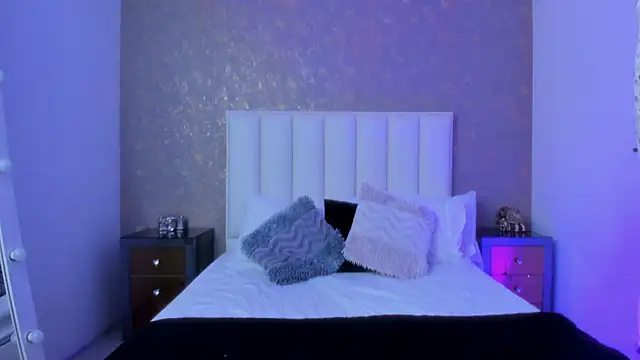 KaylieBrooks online show from December 2025 07:23:02 PM