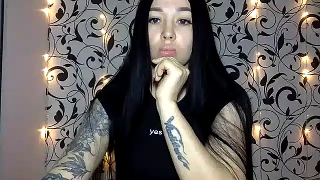 Snapshot of Ivelaa chatting on November 2025 11:44:01 AM Ivelaa online show from November 2025 11:44:01 AM