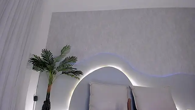 Snapshot of CannelaSmith chatting on April 2026 07:41:01 PM CannelaSmith online show from April 2026 07:41:01 PM