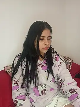 Snapshot of ValerieLove_ chatting on November 2025 06:49:02 AM ValerieLove online show from November 2025 06:49:02 AM