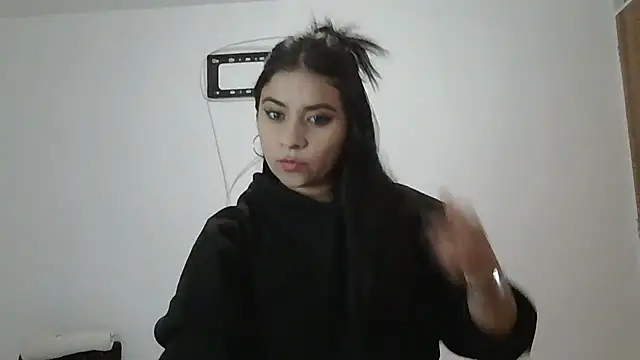 Snapshot of ValerieLove_ chatting on December 2025 11:13:01 PM ValerieLove online show from December 2025 11:13:01 PM