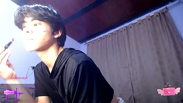 DaraKat18 online show from November 2025 10:21:02 PM