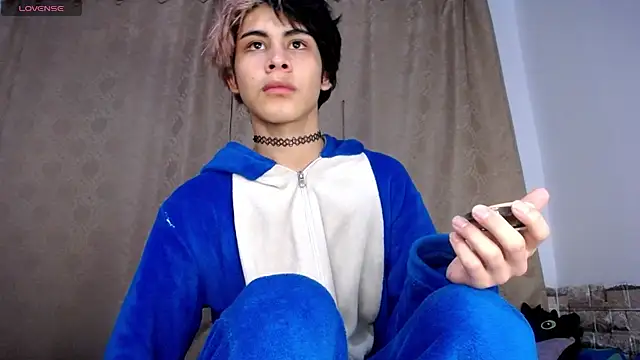 DaraKat18 online show from April 2026 10:34:02 PM