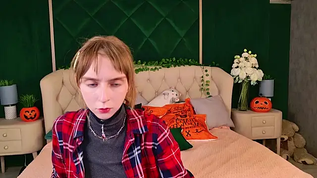 Beverly Gomes online show from October 2025 03:24:02 PM