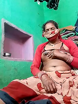 Snapshot of CUTE-004 chatting on December 2025 08:00:02 AM CUTE-004 online show from December 2025 08:00:02 AM